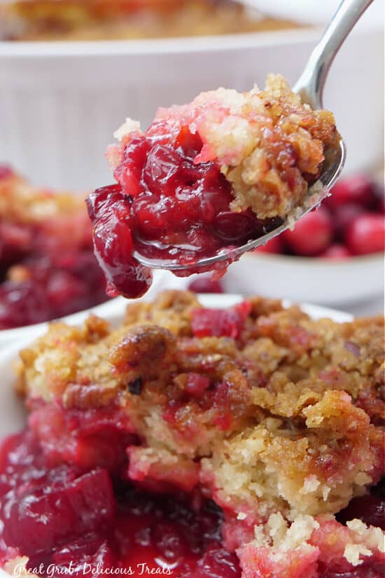 A bite of cobbler on a spoon.