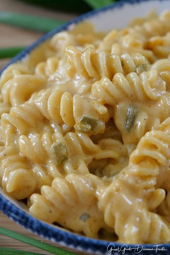Spicy Southwest Mac and Cheese has just the right amount of spice to it, is super creamy and delicious. Spicy Southwest Mac and Cheese