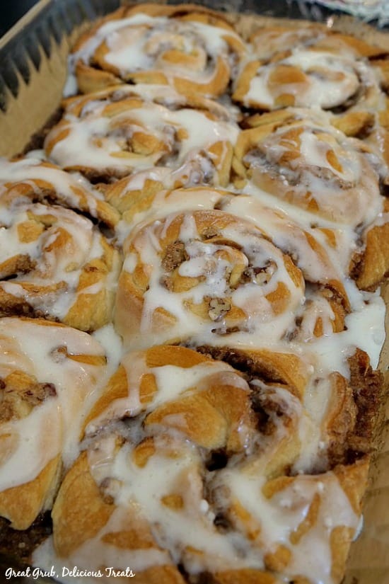 Easy Crescent Cinnamon Rolls are an easy breakfast treat, filled with sugar, cinnamon, chopped pecans then drizzled with icing. Easy Crescent Cinnamon Rolls are an easy breakfast treat, filled with sugar, cinnamon, chopped pecans then drizzled with icing.